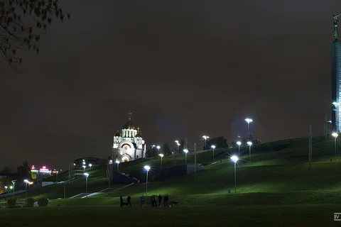 Склон площади Славы с храмом и Монументом Славы (фото: by-shishkin.livejournal.com)